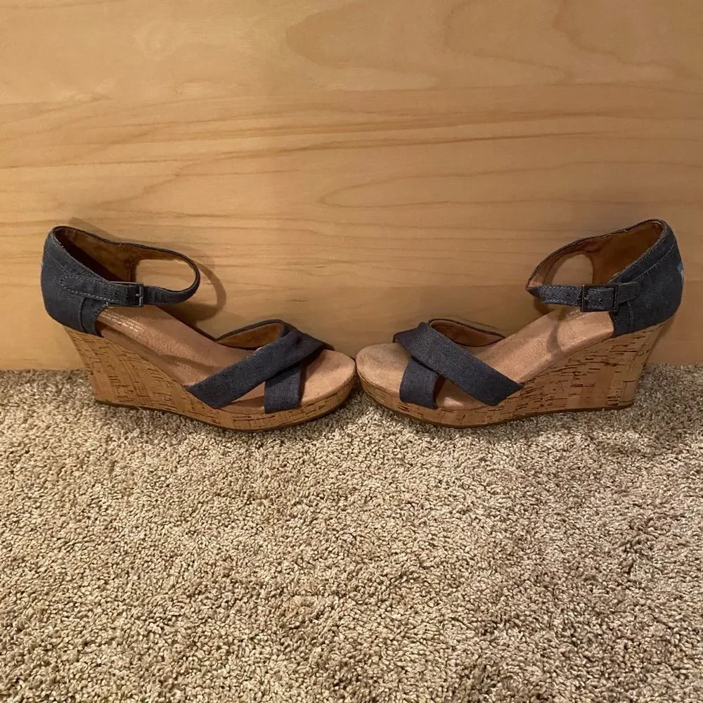 Tom’s Sienna Chambray Denim Cork Wedge Size 10